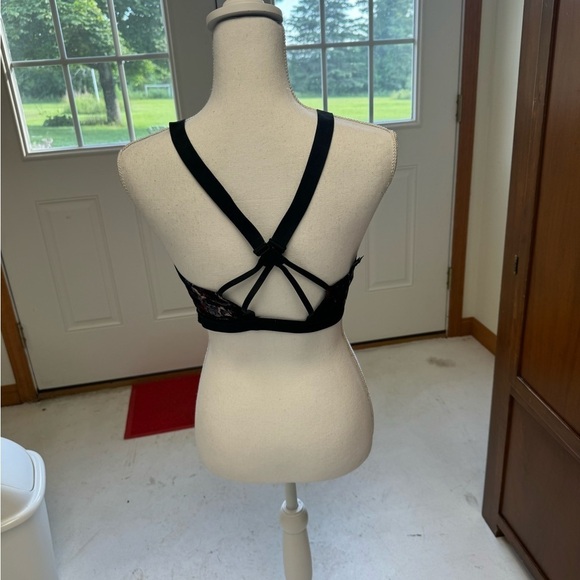 VICTORIA SPORT by Victoria’s Secret sports bra 34DD adjustable straps - Picture 2 of 7